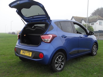 Used Hyundai i10 2018 for sale - 77732610: Photo