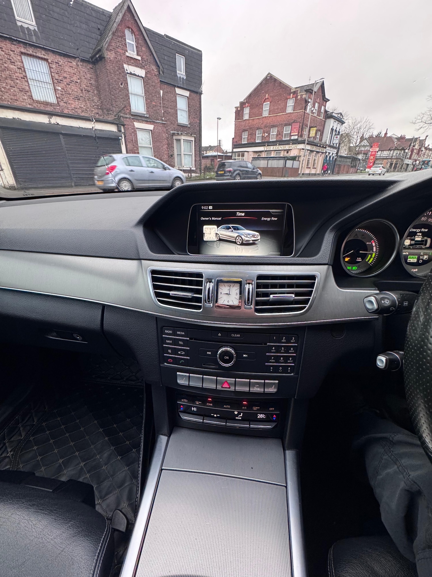 Used Mercedes-Benz E Class 2015 for sale - 77903877: Photo 2