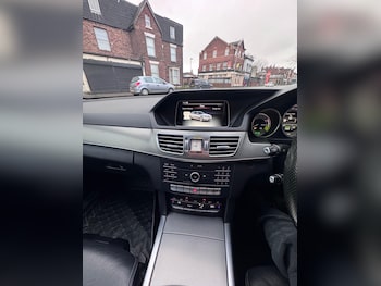 Used Mercedes-Benz E Class 2015 for sale - 77903877: Photo