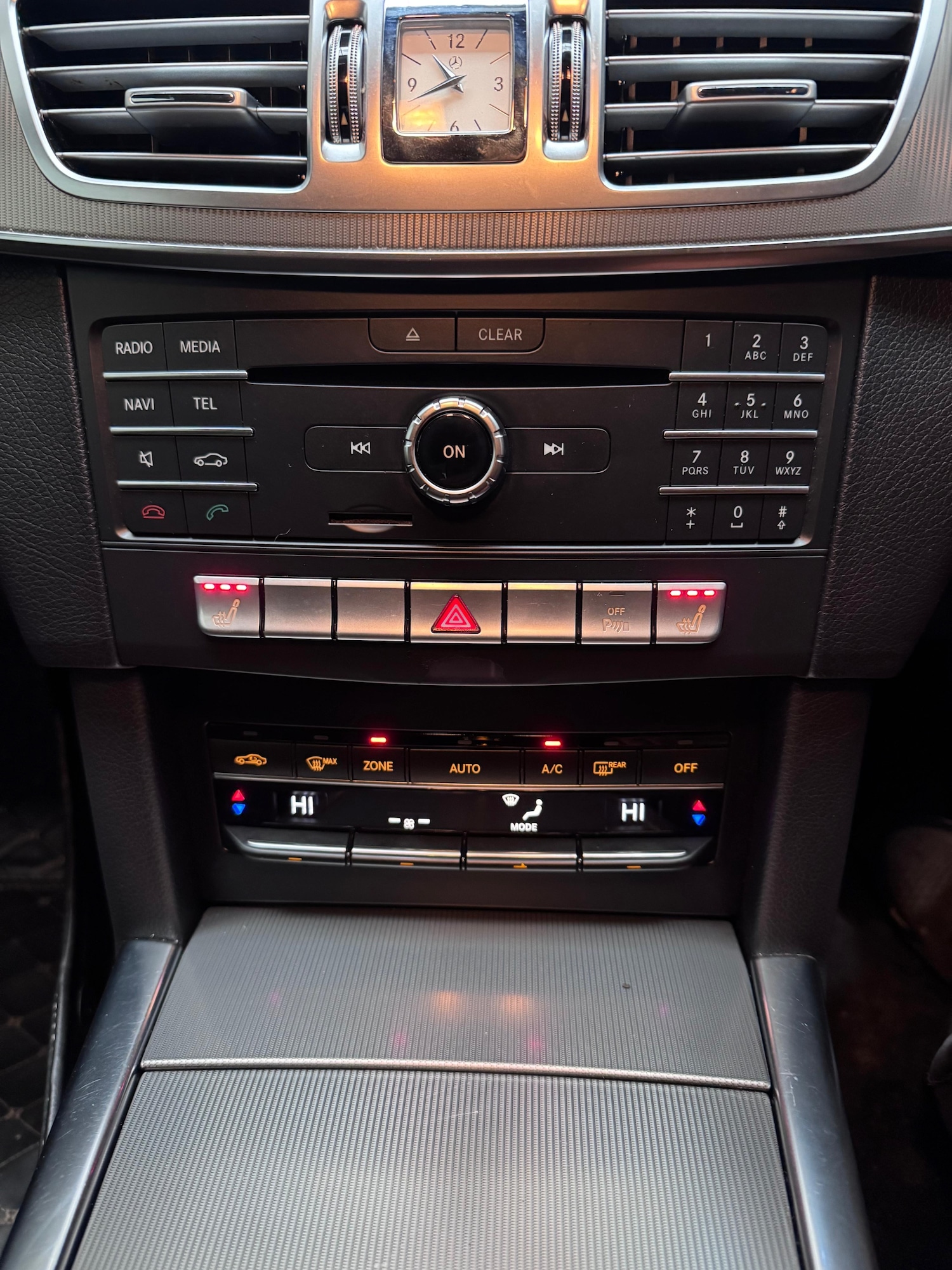 Used Mercedes-Benz E Class 2015 for sale - 77903877: Photo 4