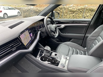 Used Volkswagen Touareg 2022 for sale - 77673400: Photo