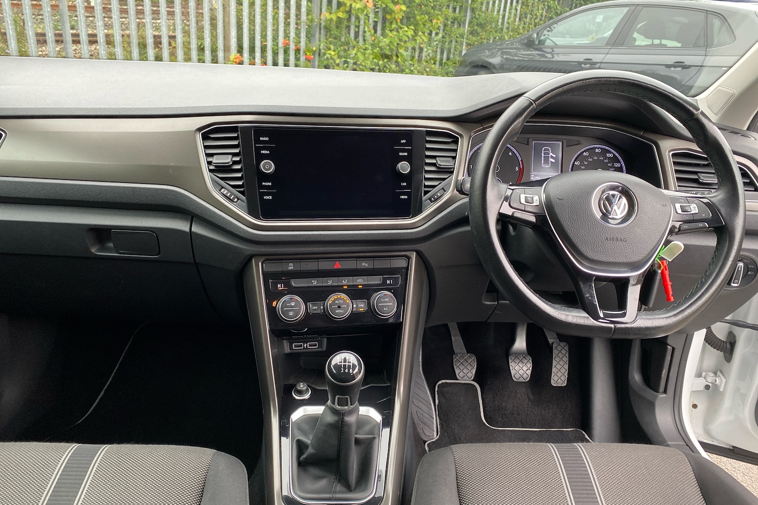 Used Volkswagen T-Roc 2018 for sale - 76673409: Photo 8