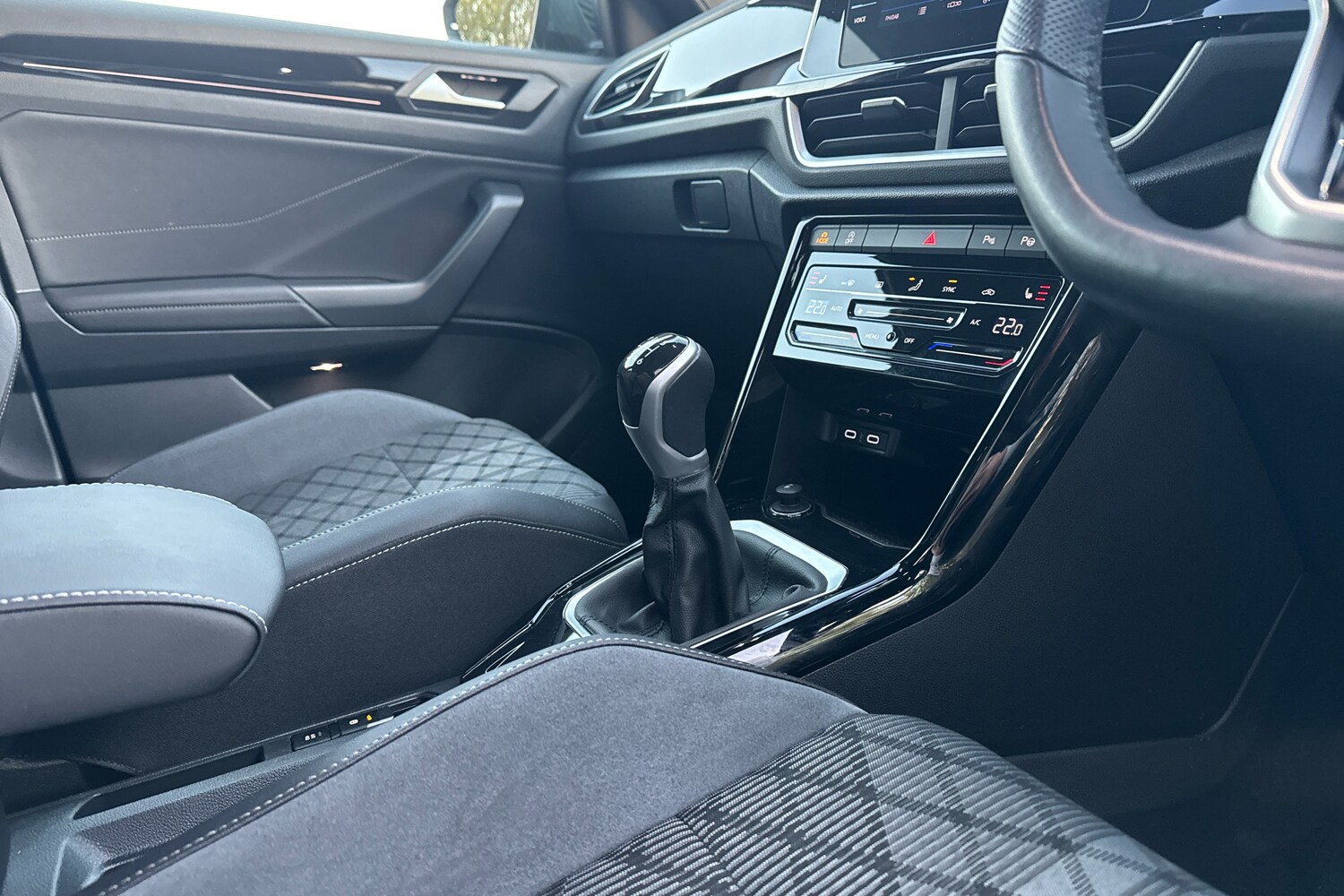 Used Volkswagen T-Roc 2023 for sale - 77785830: Photo 10