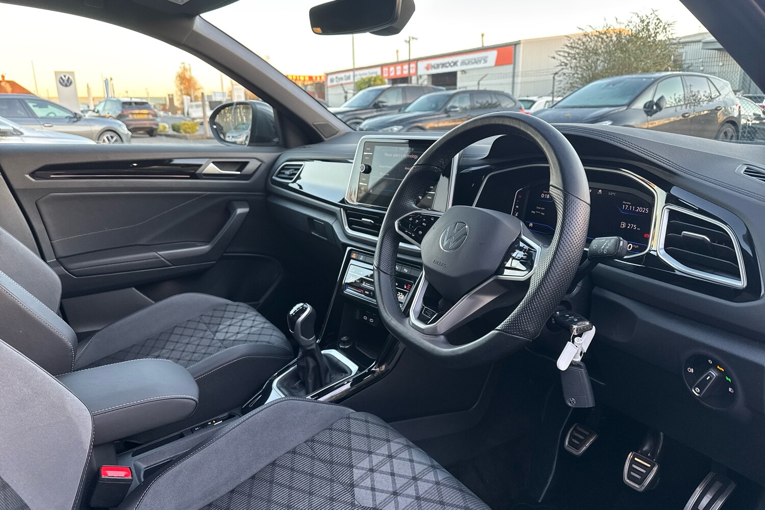 Used Volkswagen T-Roc 2023 for sale - 77785830: Photo 6