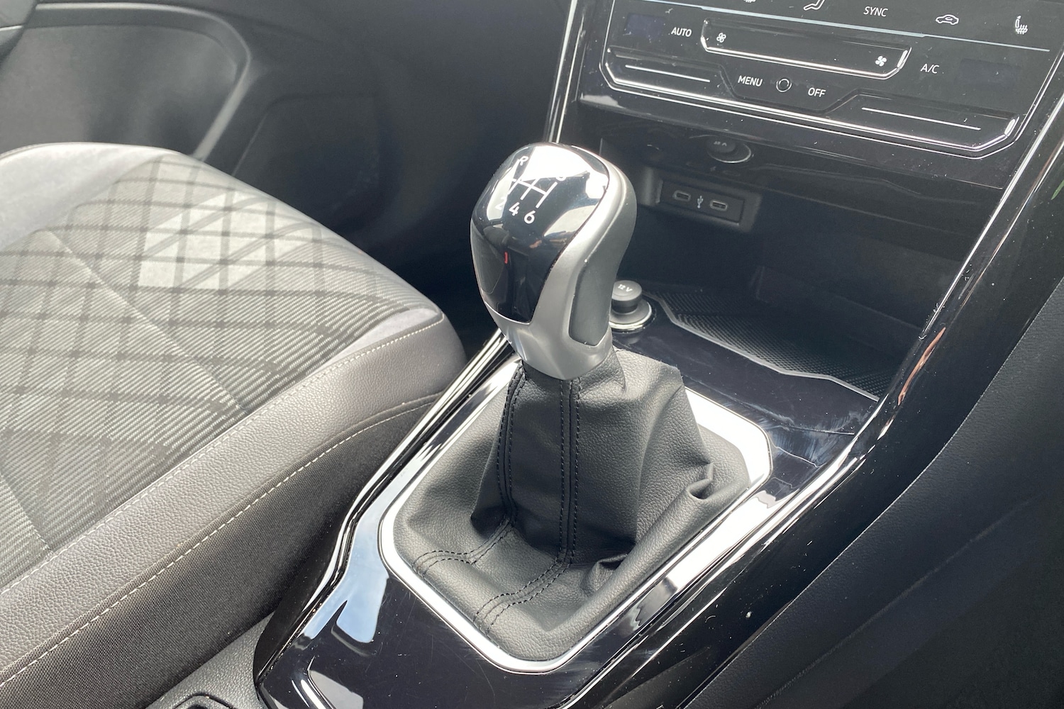 Used Volkswagen T-Roc 2023 for sale - 76676718: Photo 10