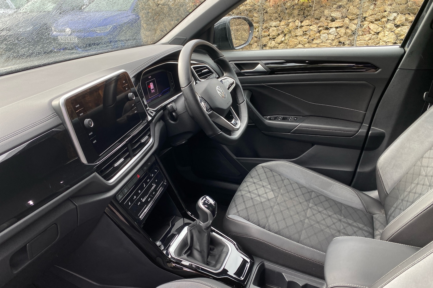 Used Volkswagen T-Roc 2023 for sale - 76676718: Photo 2