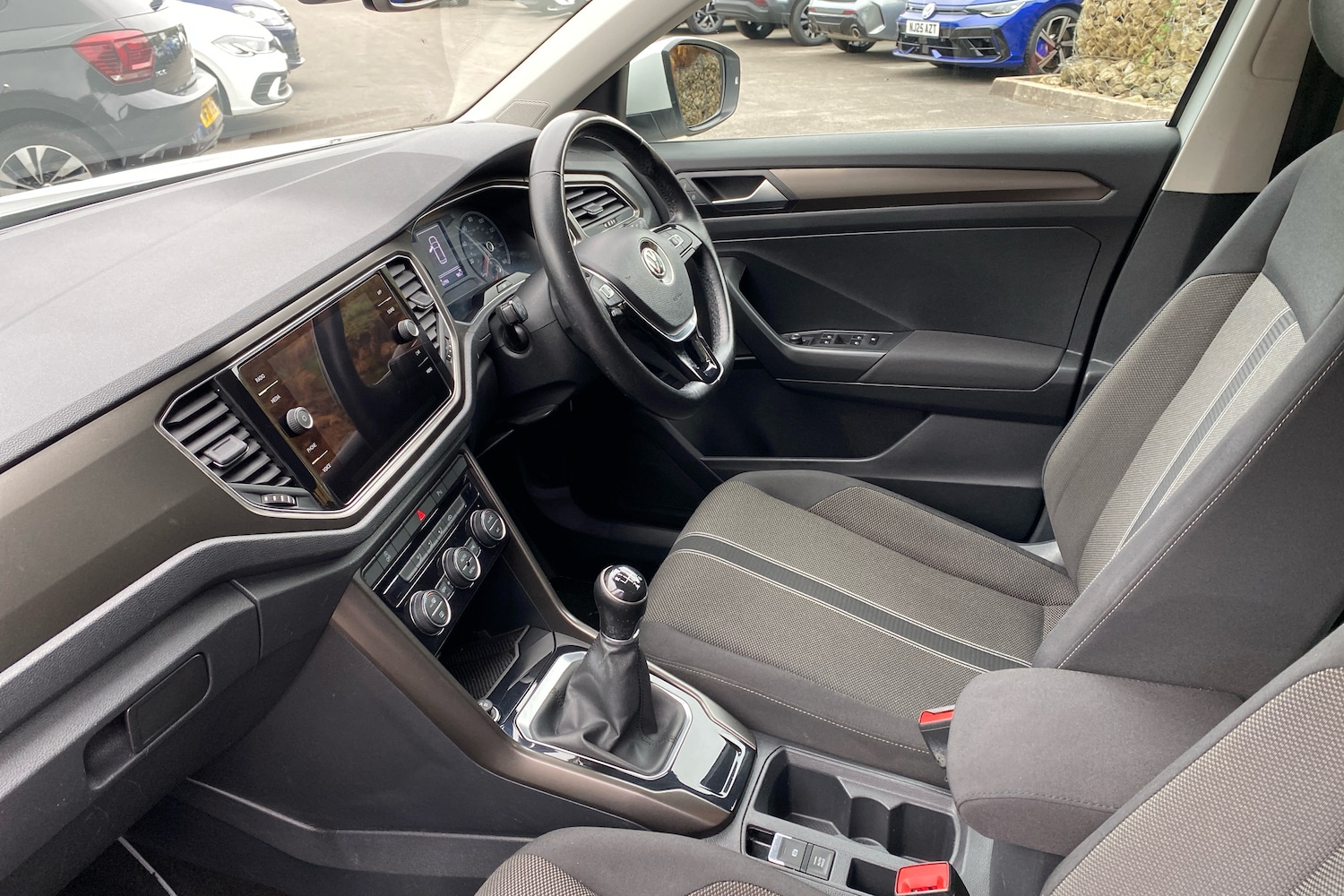 Used Volkswagen T-Roc 2018 for sale - 76999109: Photo 2