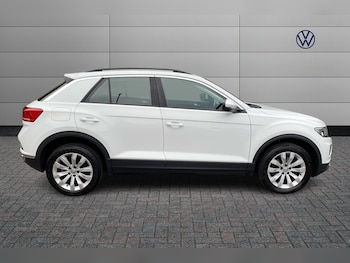 Used Volkswagen T-Roc 2018 for sale - 76999109: Photo