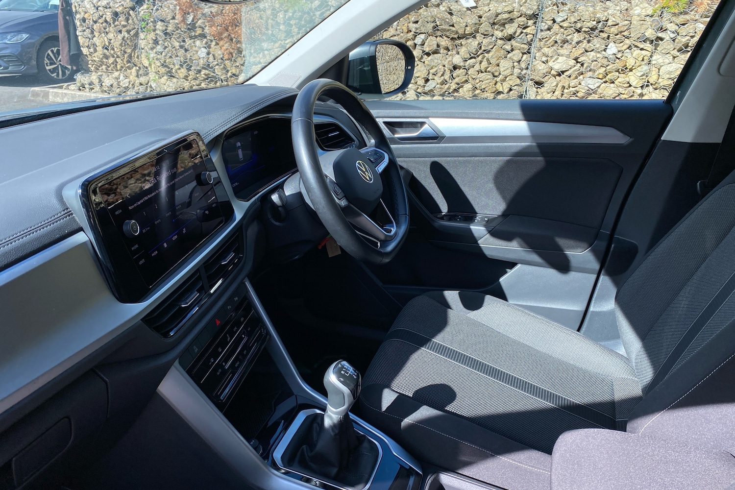 Used Volkswagen T-Roc 2024 for sale - 76677723: Photo 2