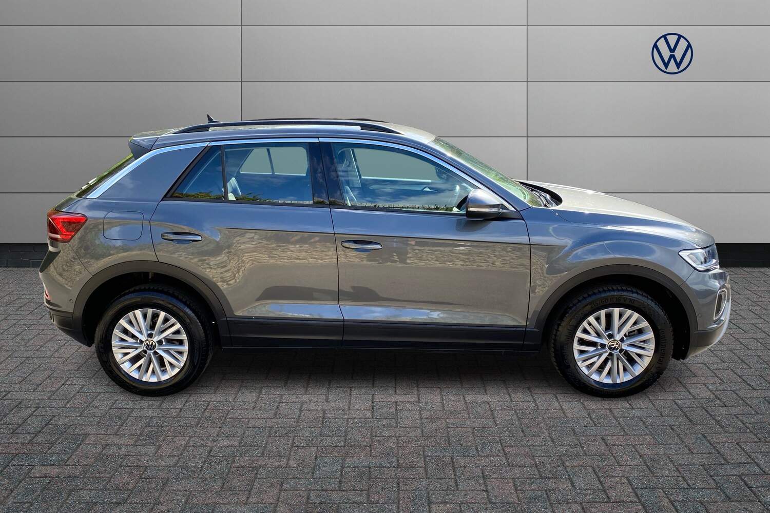 Used Volkswagen T-Roc 2024 for sale - 76677723: Photo 4