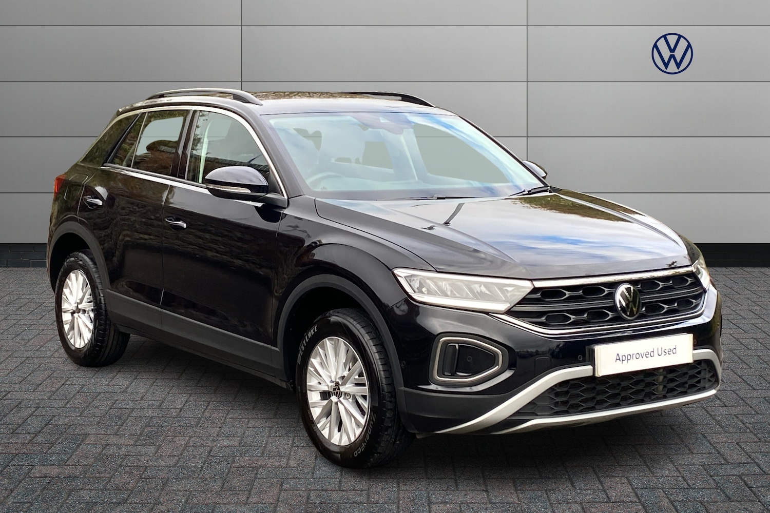 Used Volkswagen T-Roc 2023 for sale - 76676781: Photo 1