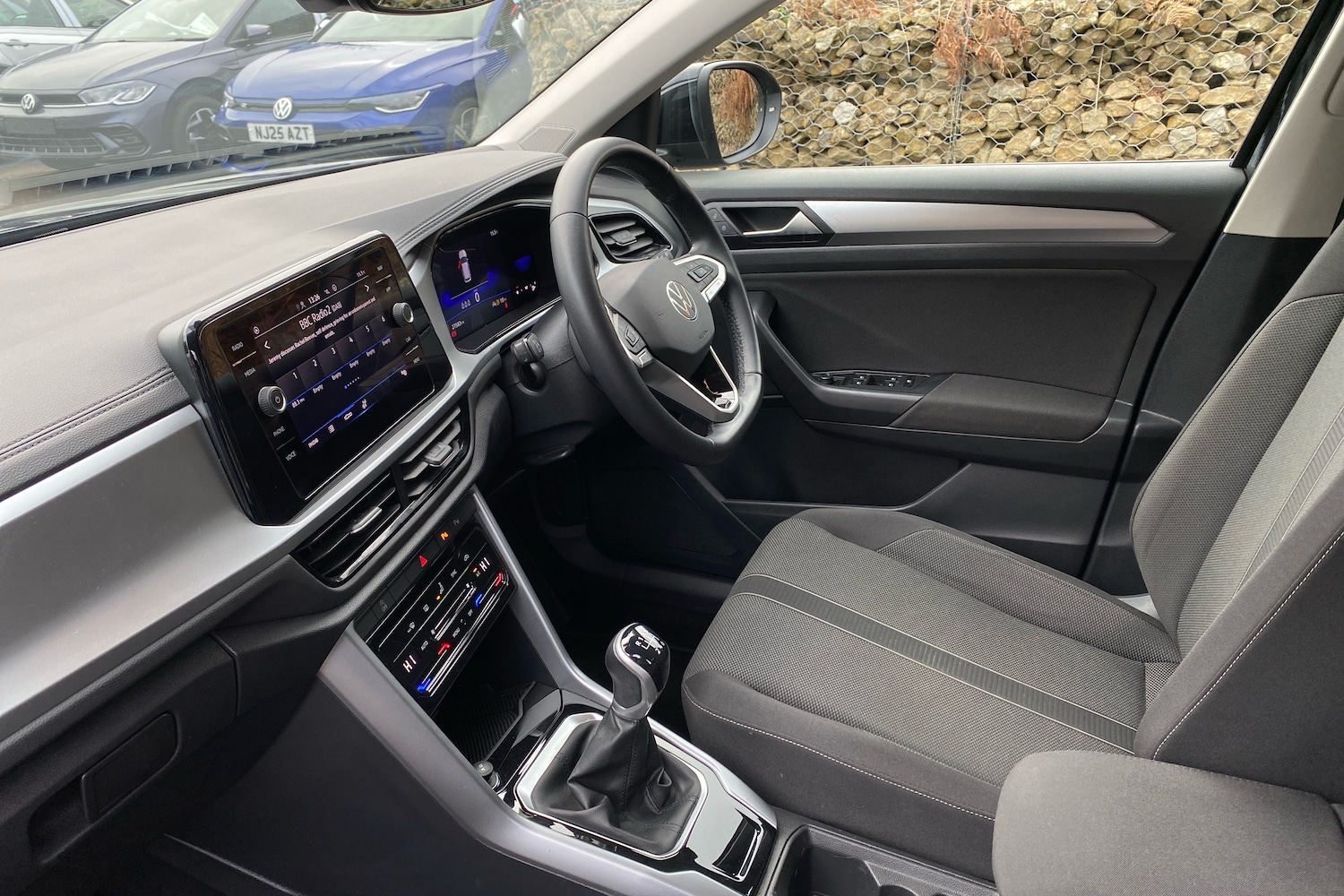 Used Volkswagen T-Roc 2023 for sale - 76676781: Photo 2