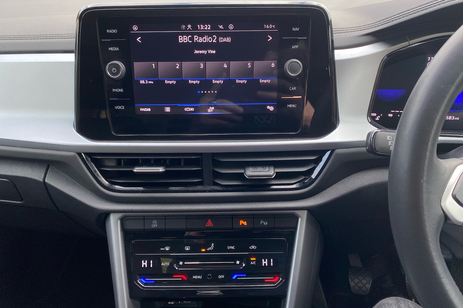 Used Volkswagen T-Roc 2023 for sale - 76676781: Photo 9