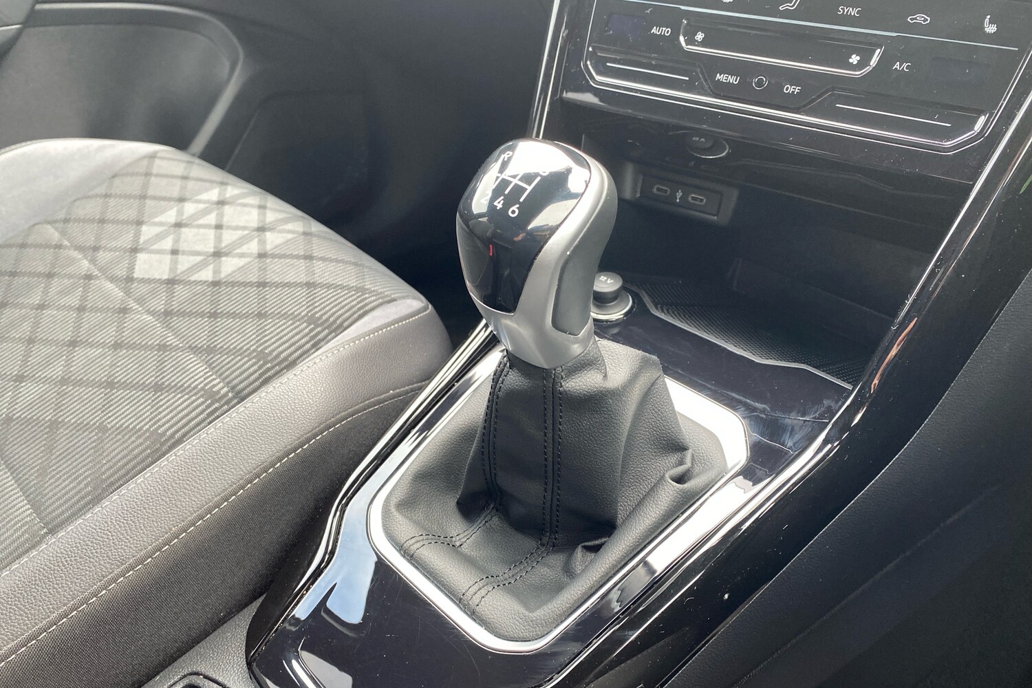 Used Volkswagen T-Roc 2023 for sale - 77528723: Photo 10