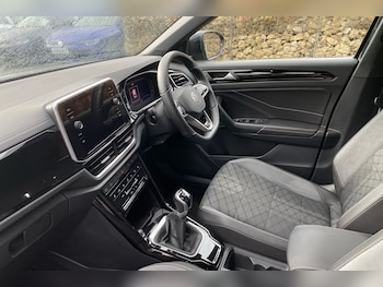 Used Volkswagen T-Roc 2023 for sale - 77528723: Photo