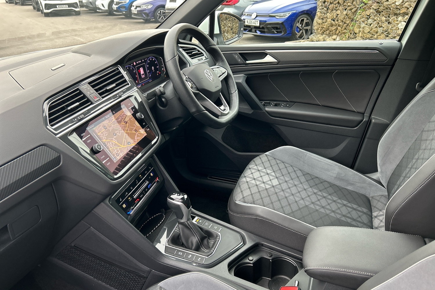 Used Volkswagen Tiguan 2024 for sale - 76677876: Photo 2