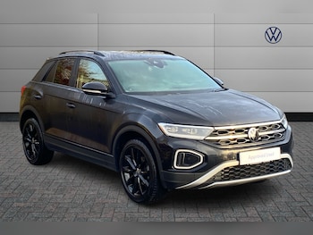 Used Volkswagen T-Roc 2023 for sale - 77092215: Photo