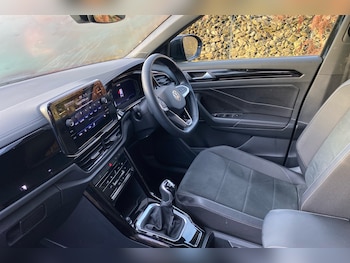 Used Volkswagen T-Roc 2023 for sale - 77092215: Photo