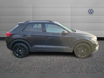 Used Volkswagen T-Roc 2023 for sale - 77092215: Photo