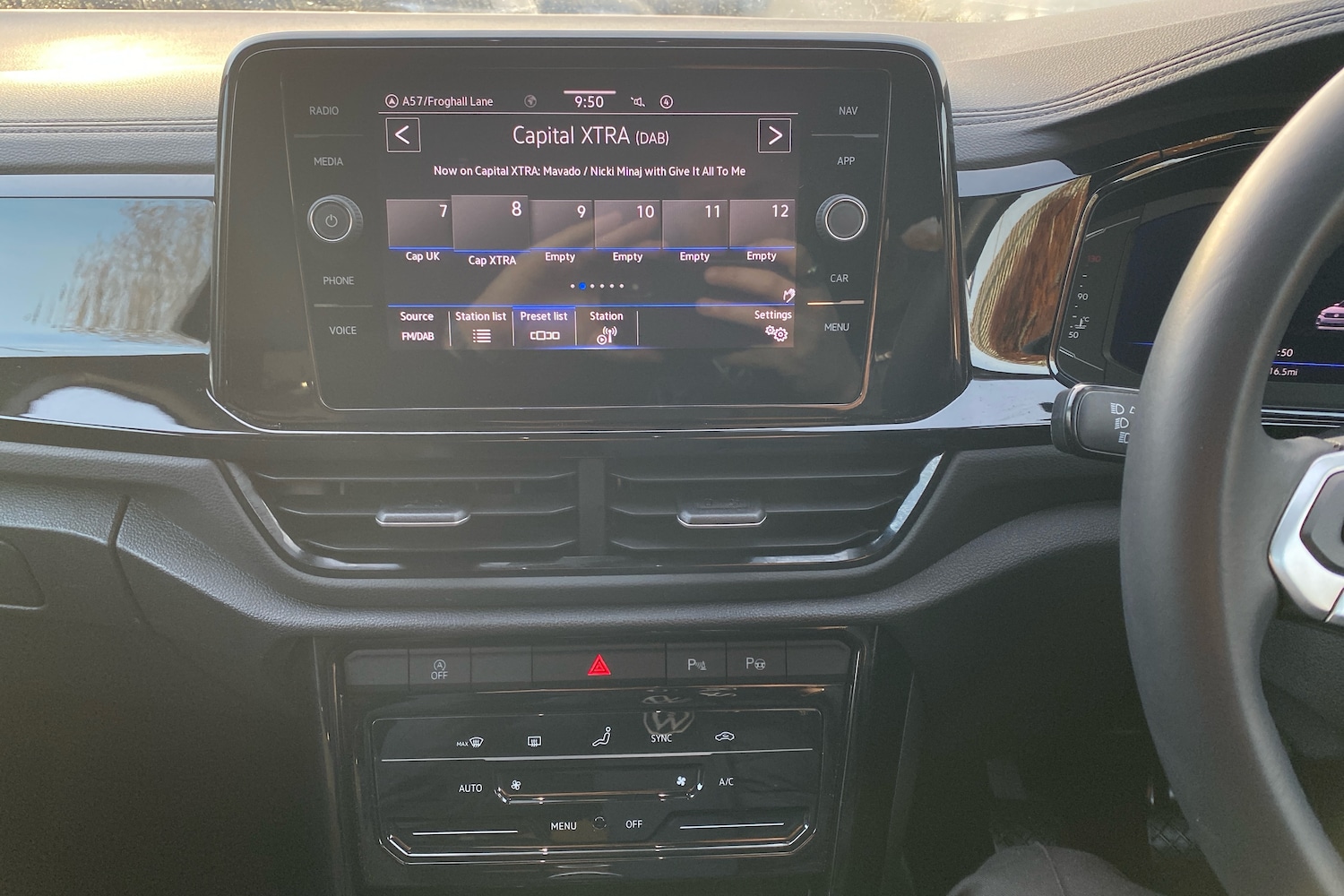 Used Volkswagen T-Roc 2023 for sale - 77092215: Photo 9