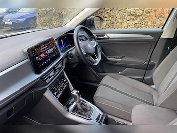 Used Volkswagen T-Roc 2022 for sale - 76674590: Photo