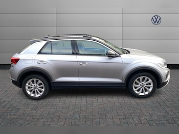 Used Volkswagen T-Roc 2022 for sale - 76674590: Photo