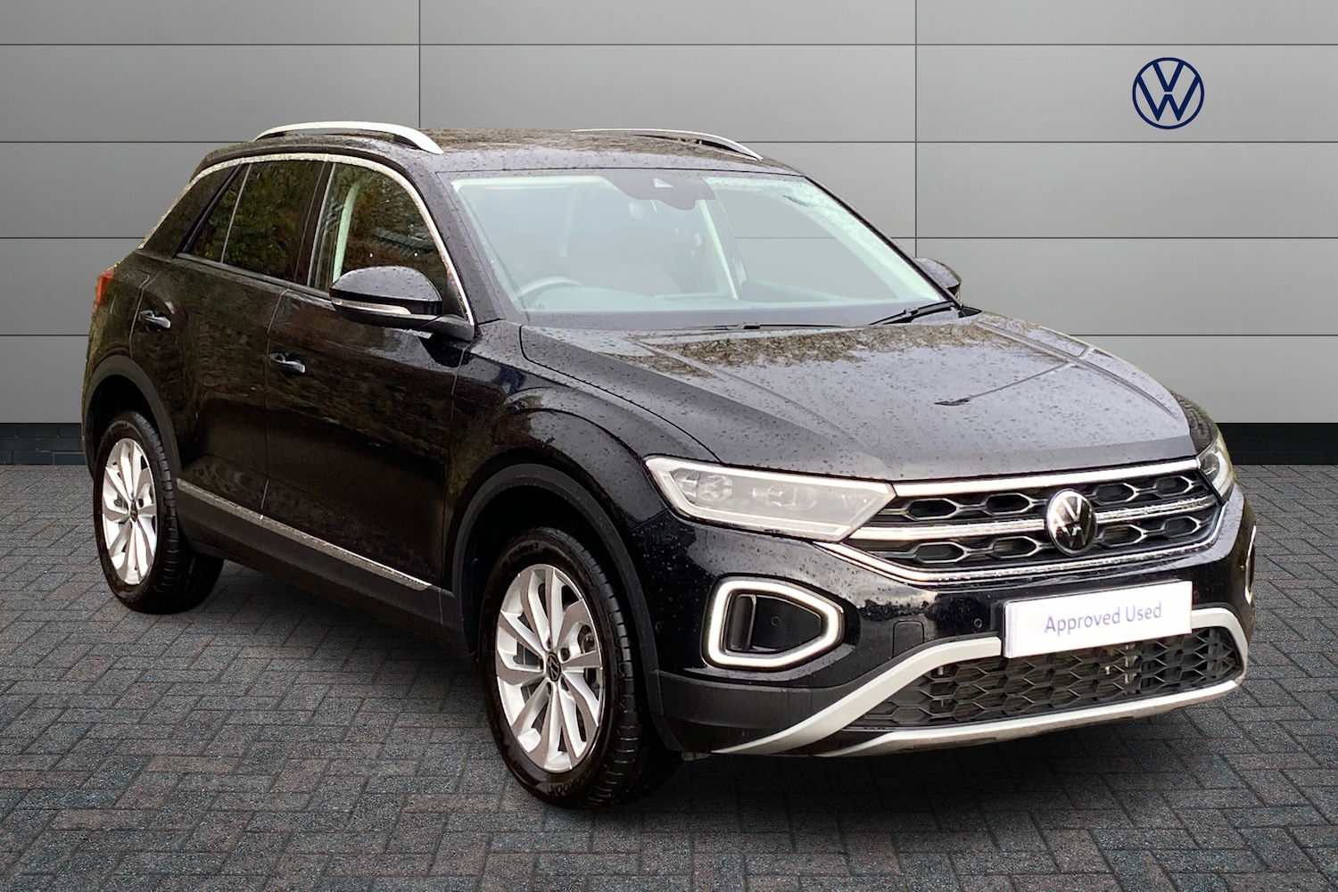 Used Volkswagen T-Roc 2024 for sale - 76677256: Photo 1