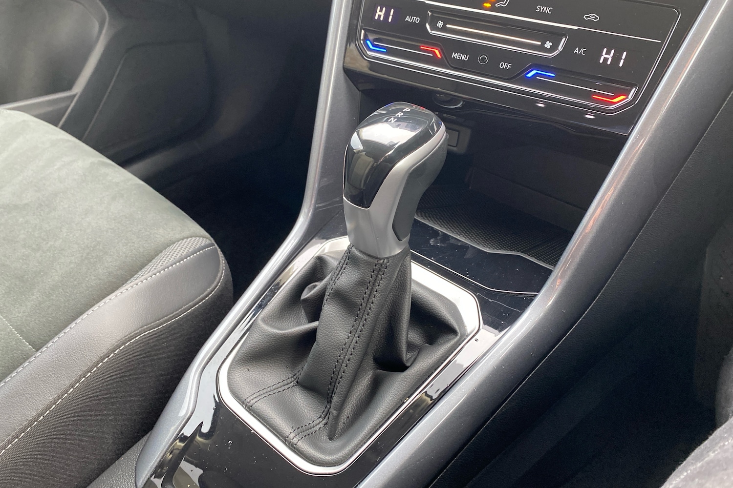 Used Volkswagen T-Roc 2024 for sale - 76677256: Photo 10