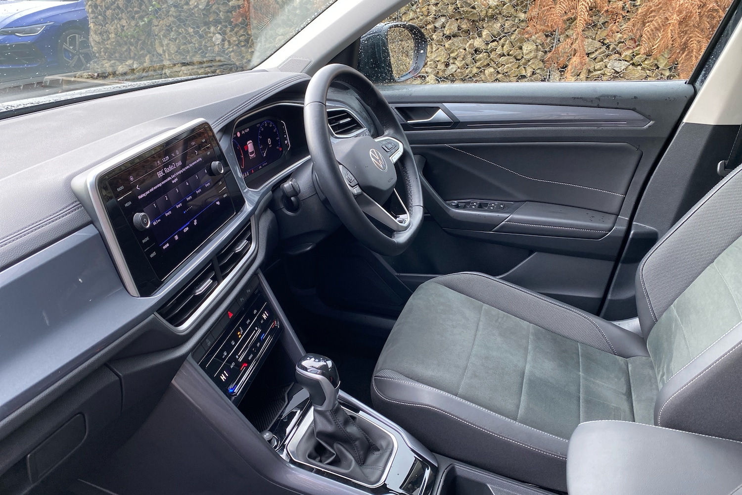 Used Volkswagen T-Roc 2024 for sale - 76677256: Photo 2