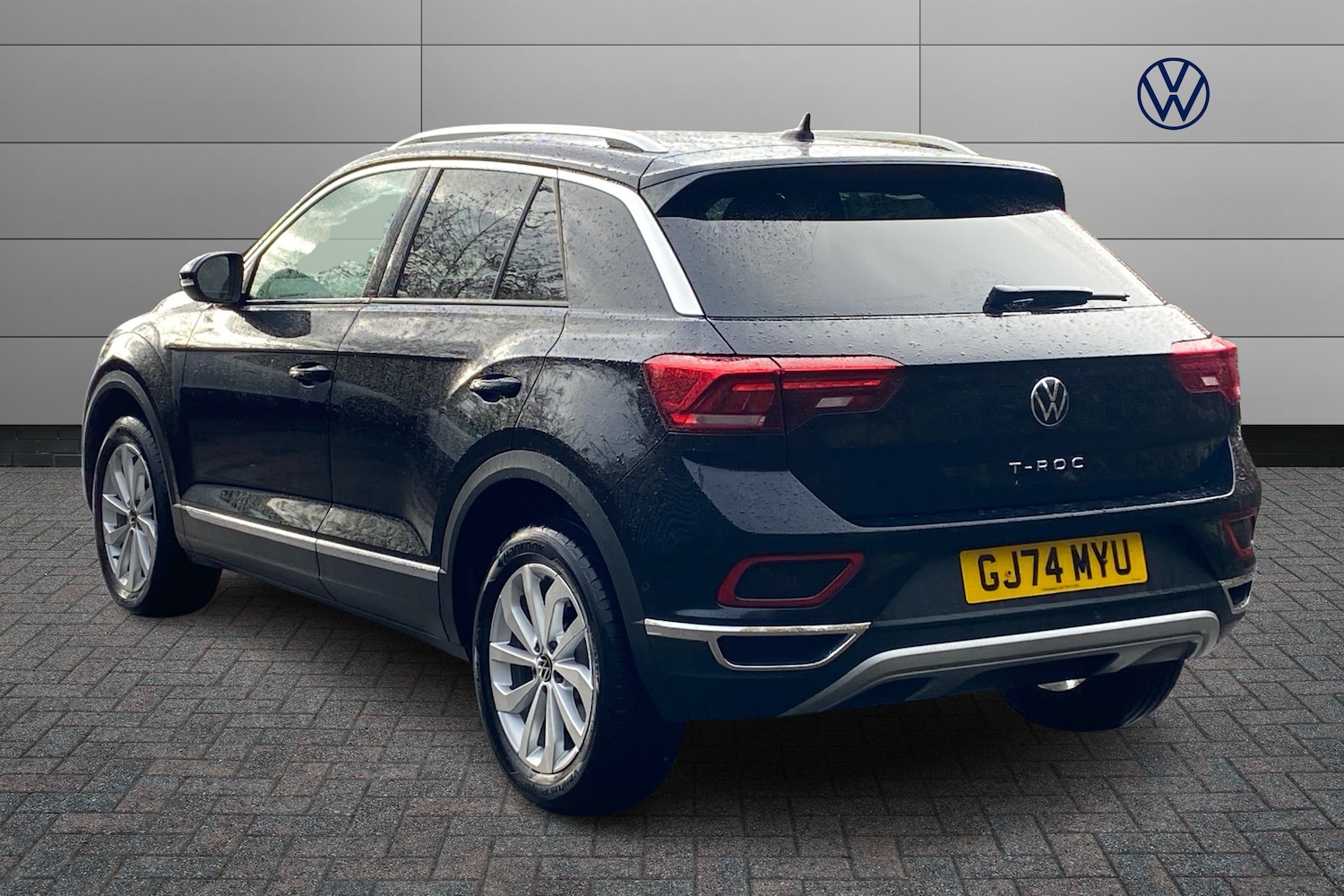 Used Volkswagen T-Roc 2024 for sale - 76677256: Photo 3