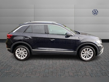 Used Volkswagen T-Roc 2024 for sale - 76677256: Photo