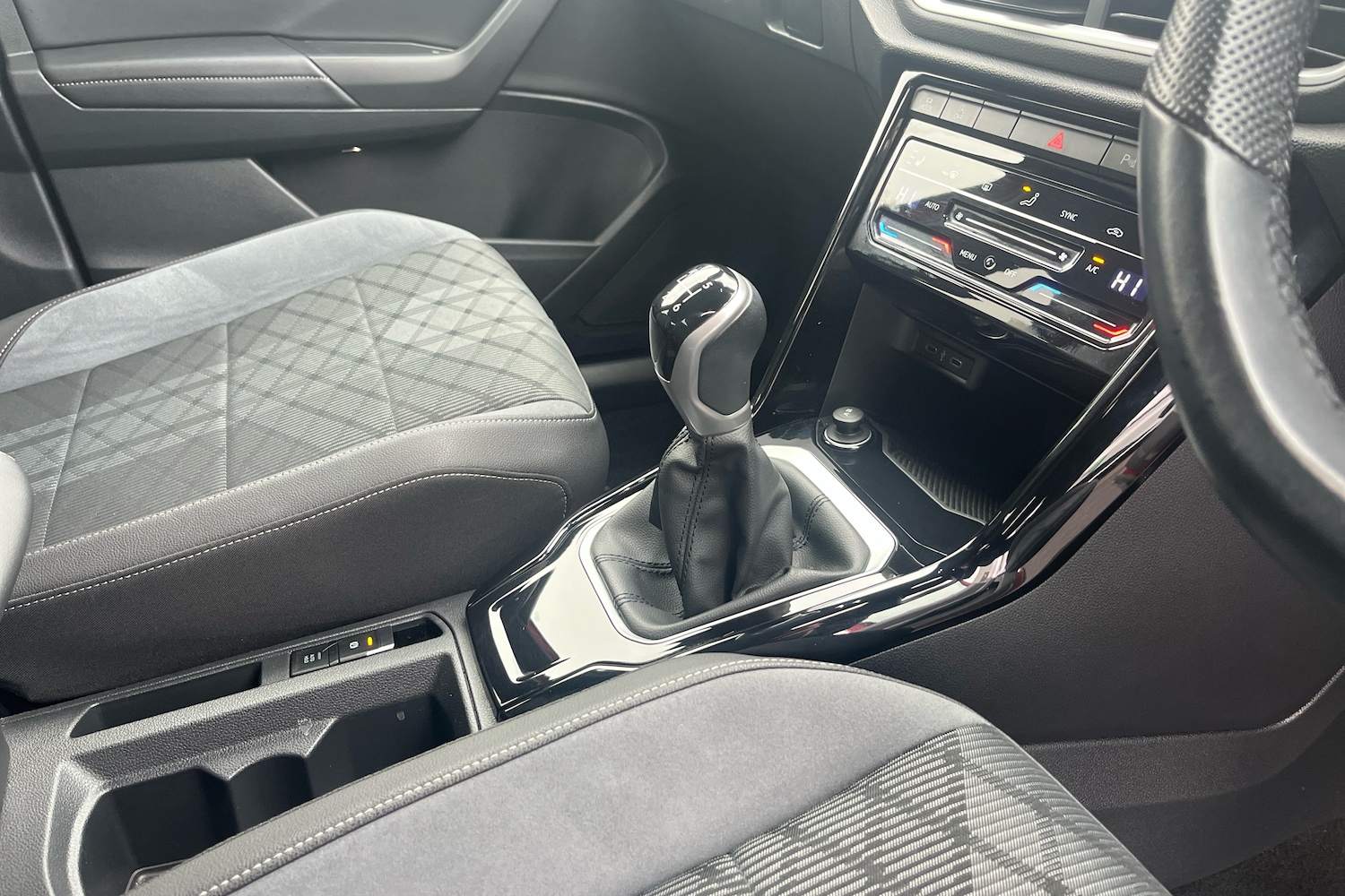 Used Volkswagen T-Roc 2022 for sale - 77770852: Photo 10