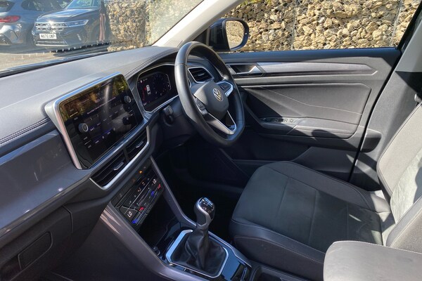 Used Volkswagen T-Roc 2022 for sale - 76272064: Photo 2