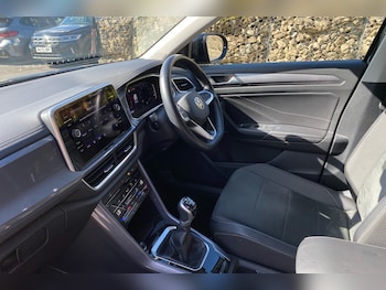 Used Volkswagen T-Roc 2022 for sale - 76272064: Photo