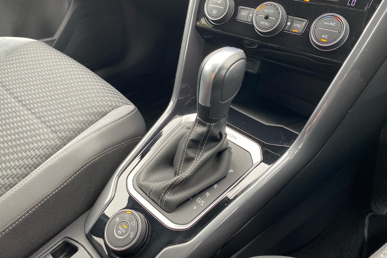 Used Volkswagen T-Roc 2022 for sale - 76675017: Photo 10