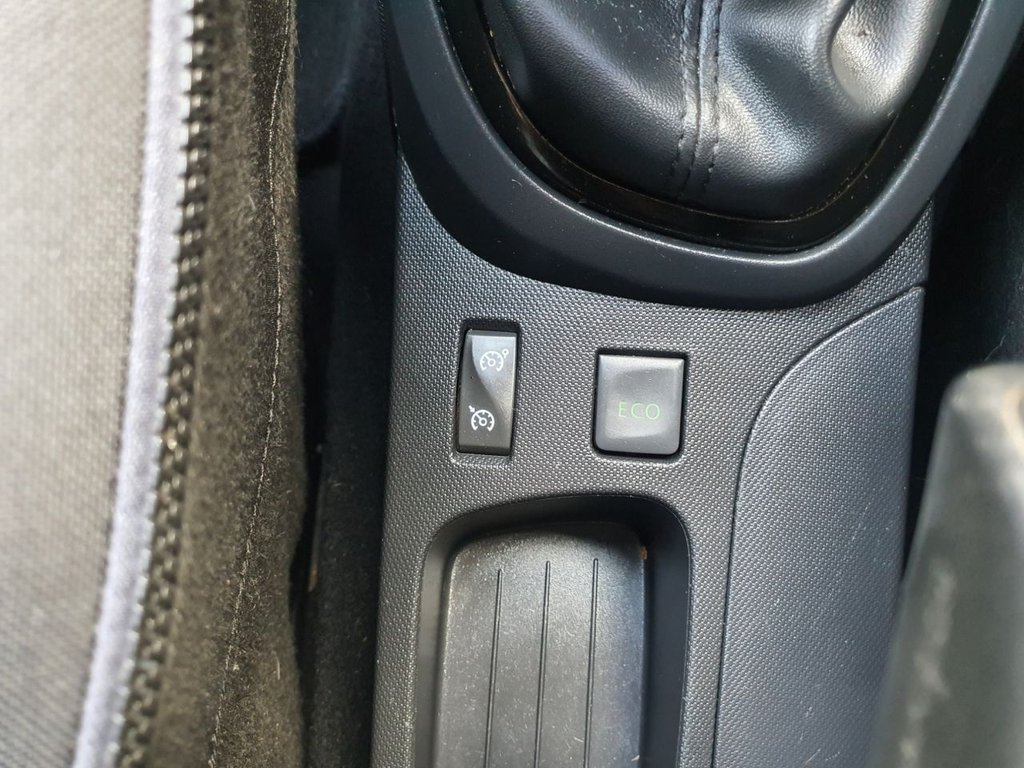 Used Renault Captur 2015 for sale - 77621245: Photo 27