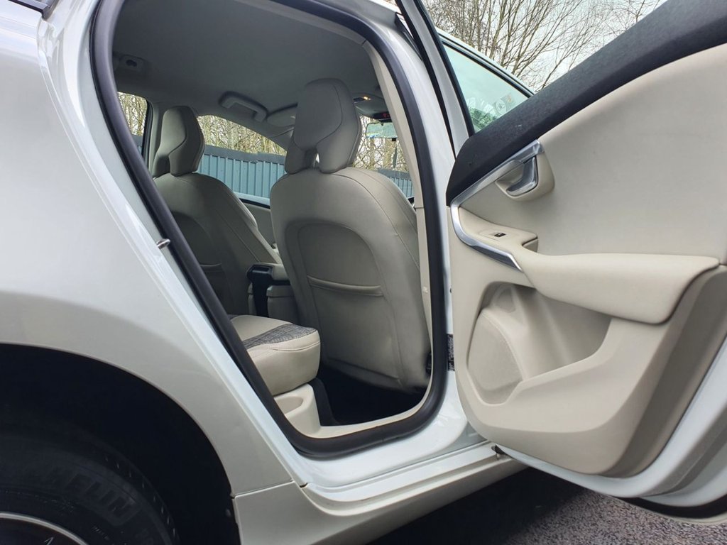 Used Volvo V40 2018 for sale - 77408249: Photo 14