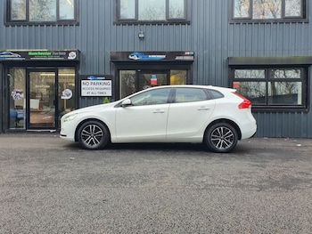 Used Volvo V40 2018 for sale - 77408249: Photo