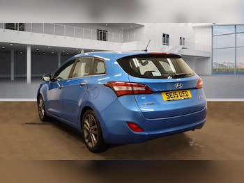 Used Hyundai i30 2015 for sale - 76454409: Photo