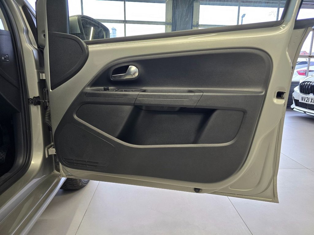 Used Volkswagen up! 2015 for sale - 77152980: Photo 17