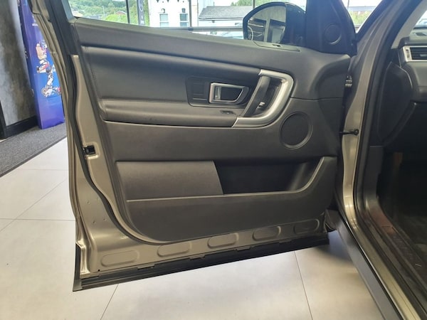 Used Land Rover Discovery Sport 2017 for sale - 76235310: Photo 31