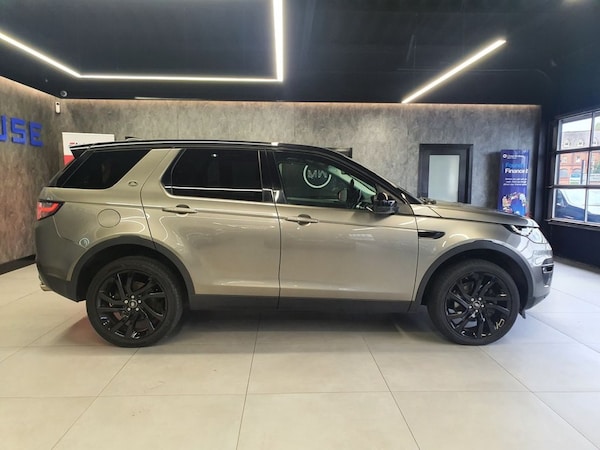 Used Land Rover Discovery Sport 2017 for sale - 76235310: Photo 9