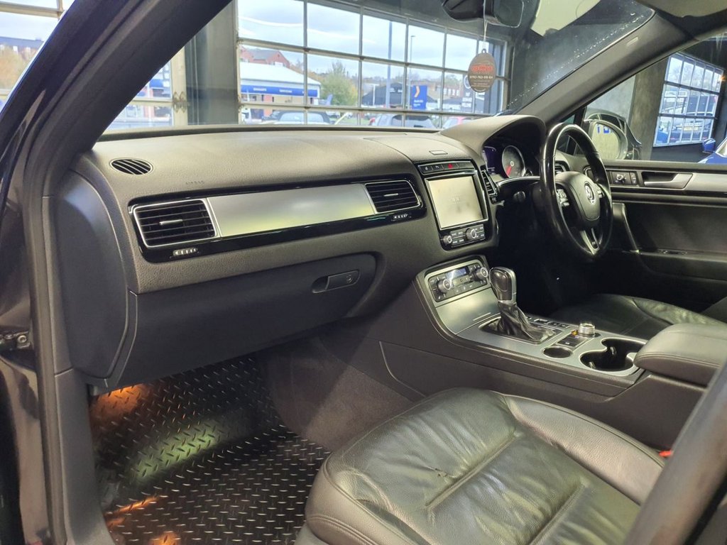 Used Volkswagen Touareg 2017 for sale - 76333863: Photo 32