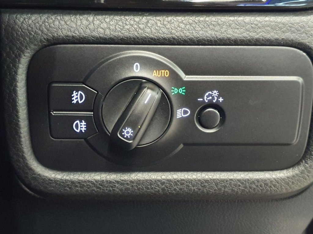 Used Volkswagen Touareg 2017 for sale - 76333863: Photo 35