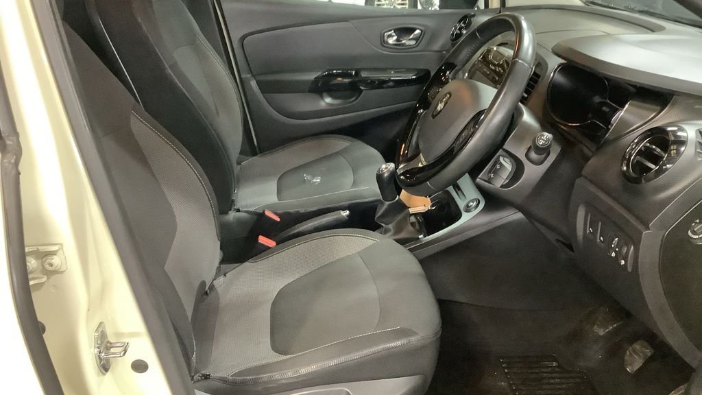 Used Renault Captur 2015 for sale - 77236478: Photo 8