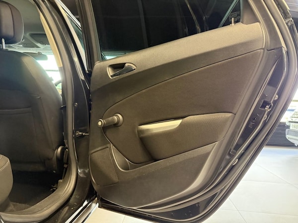 Used Vauxhall Astra 2012 for sale - 75272011: Photo 18