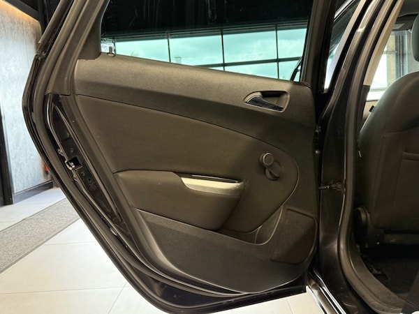 Used Vauxhall Astra 2012 for sale - 75272011: Photo 23