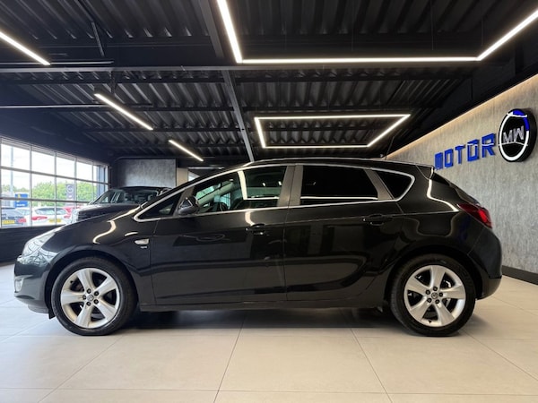 Used Vauxhall Astra 2012 for sale - 75272011: Photo 2