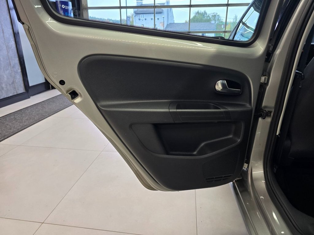 Used Volkswagen up! 2015 for sale - 76923310: Photo 25