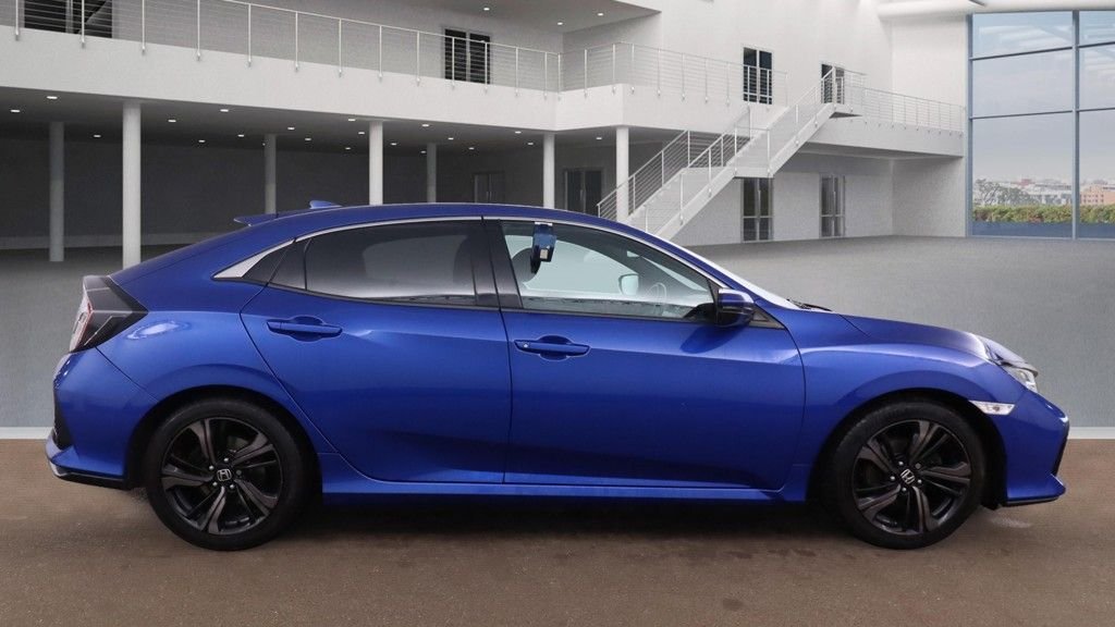 Used Honda Civic 2017 for sale - 76605004: Photo 5